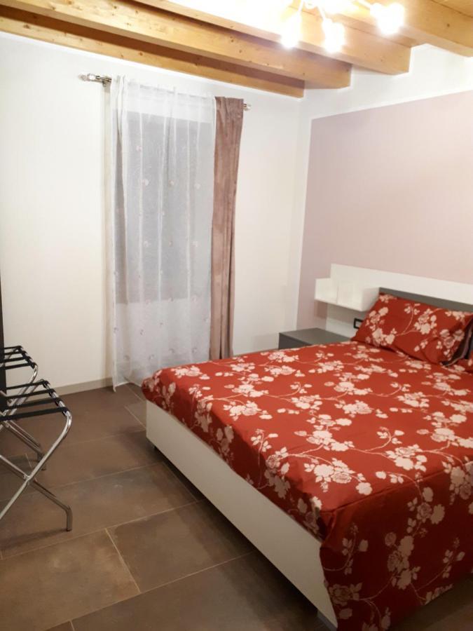 Dimora Rosso San Zeno - Wifi Veloce E Adatto Per Famiglie Verona Luaran gambar