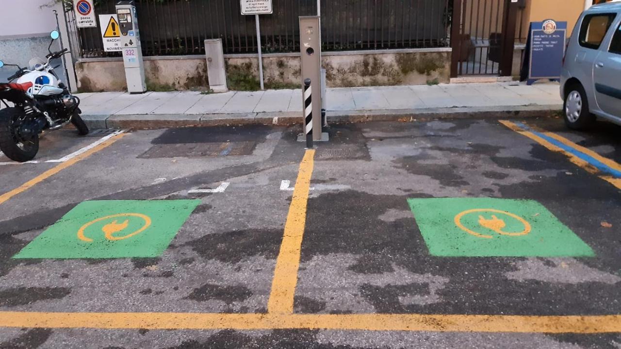 Dimora Rosso San Zeno - Wifi Veloce E Adatto Per Famiglie Verona Luaran gambar